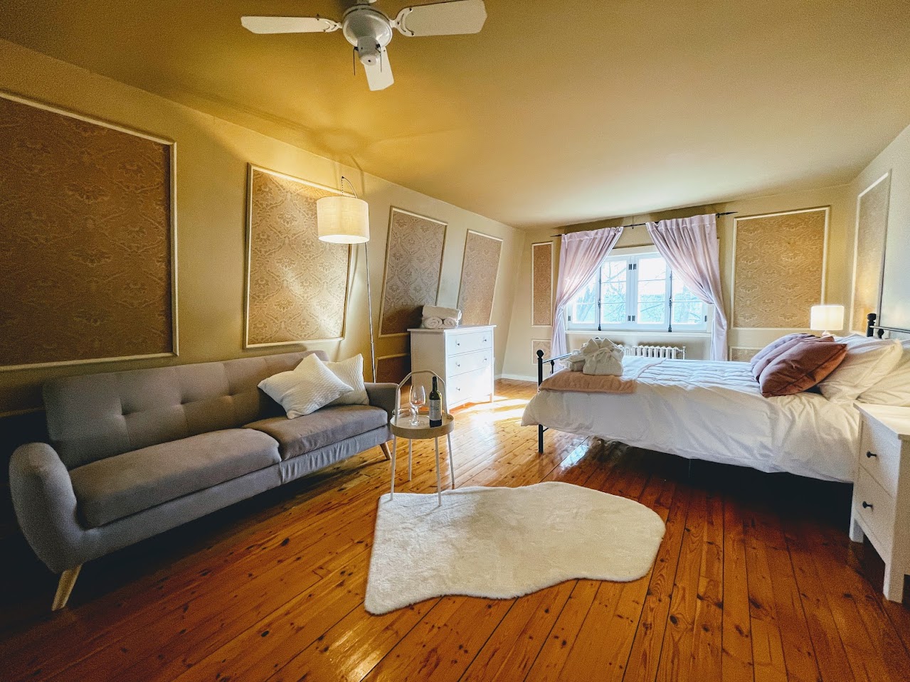 Comfortable bedroom for 2 at Maison du Quai