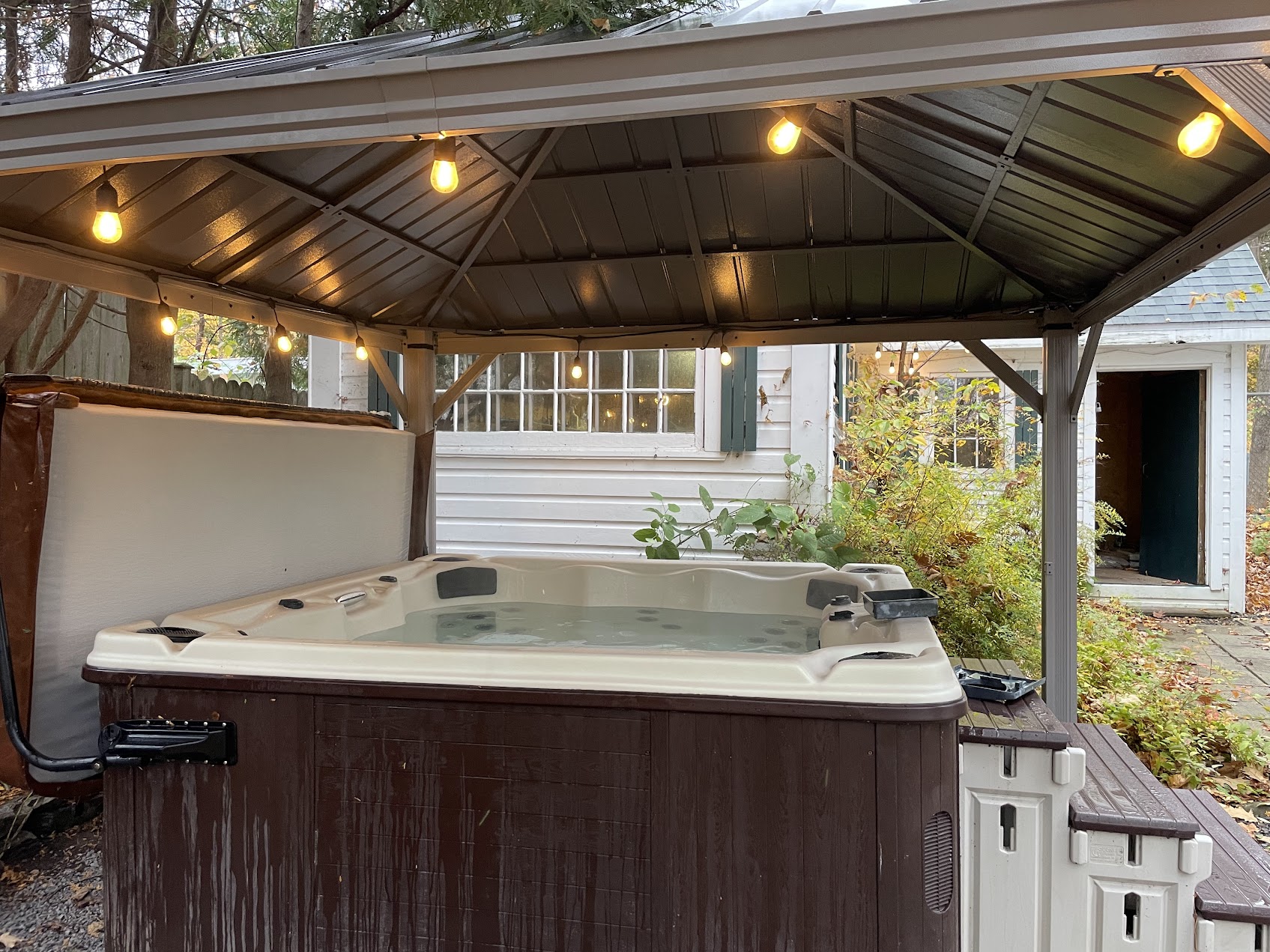 Private spa for relaxation at Maison du Quai, Île d’Orléans